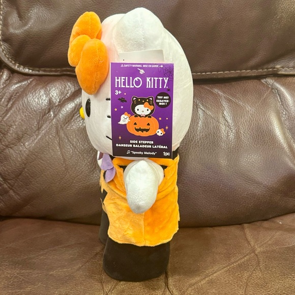 Hello Kitty in Pumpkin Dress Musical Dancing Halloween Side Stepper - Picture 6 of 10